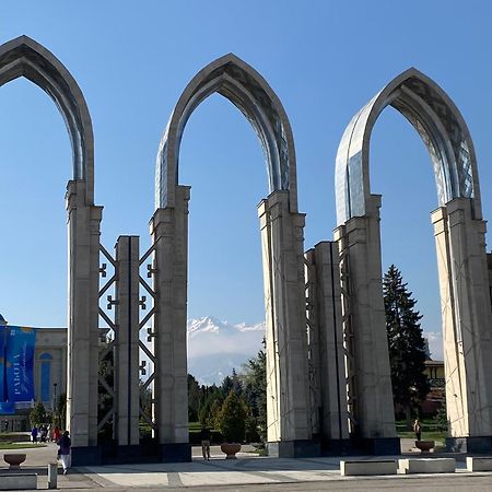 Стильная Студия Shadow Атакент Almaty Esterno foto